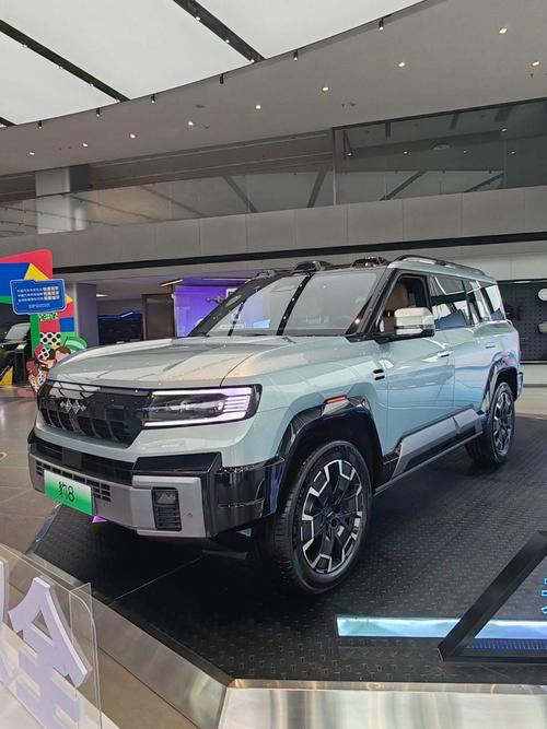 成都205比亚迪方程豹硬派越野的爆款，英菲尼迪35周年与你共成长